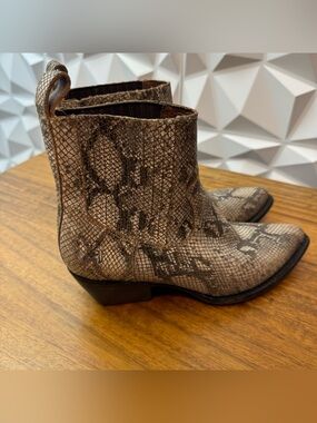 Frye Sacha Chelsea Boots - Natural Snakeskin Embossed Leather - Size 5 US